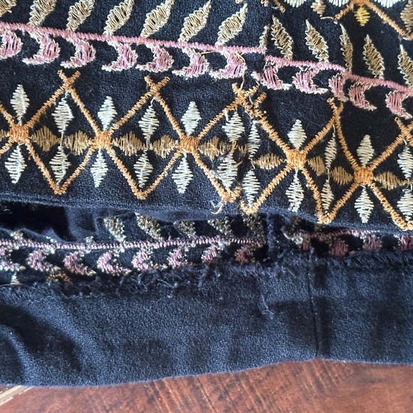 Zara high waisted embroidered shorts with side zipper (size small) - Picture 7 of 8